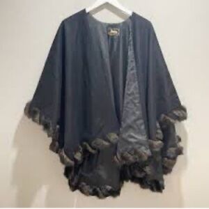 Fabulous Furs Donna Saylers Black Cape with Faux Fur Trim
